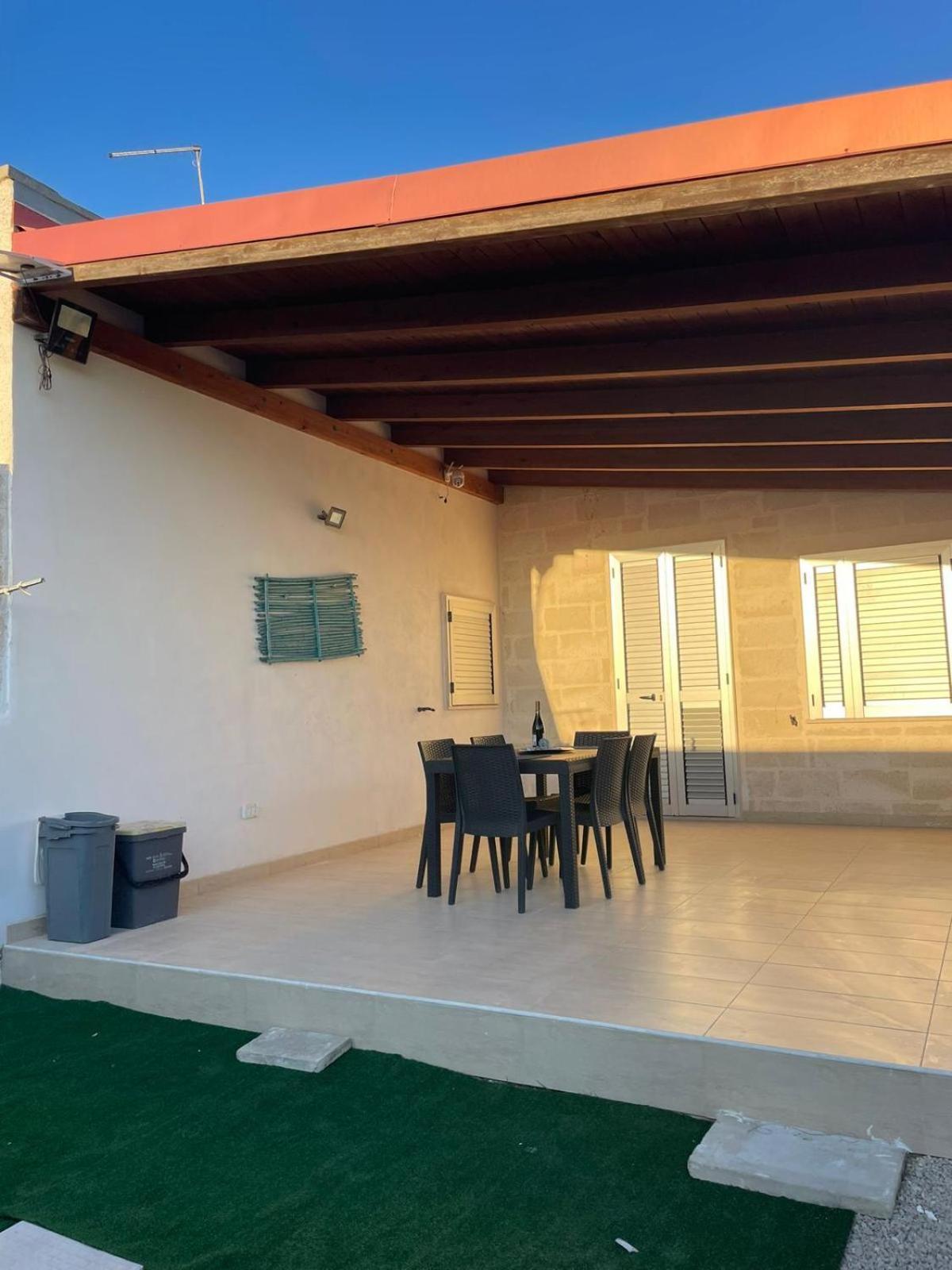 Villa Lu Sole, Lu Mare E Lu Ientu à Torre Lapillo Extérieur photo