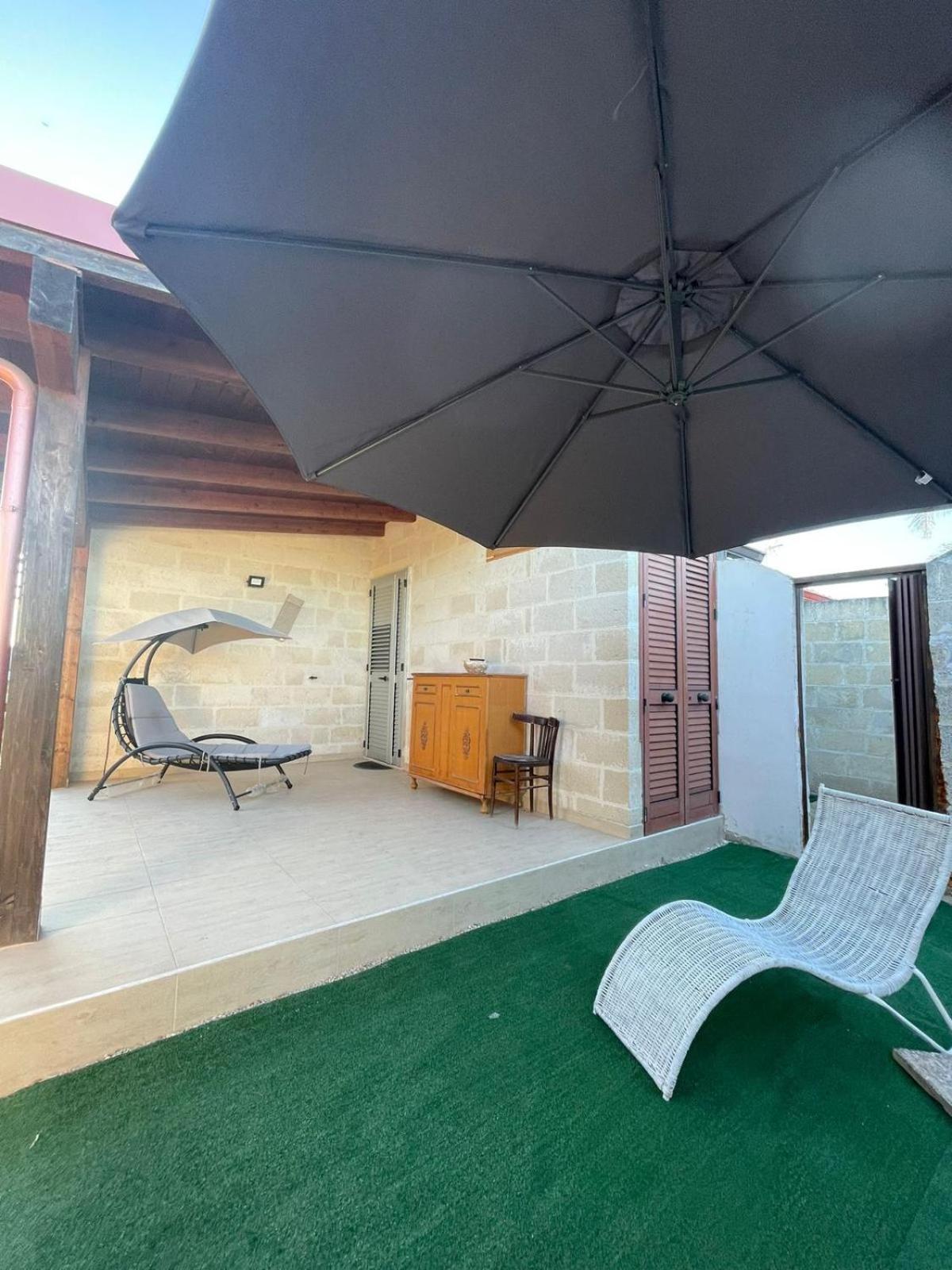 Villa Lu Sole, Lu Mare E Lu Ientu à Torre Lapillo Extérieur photo