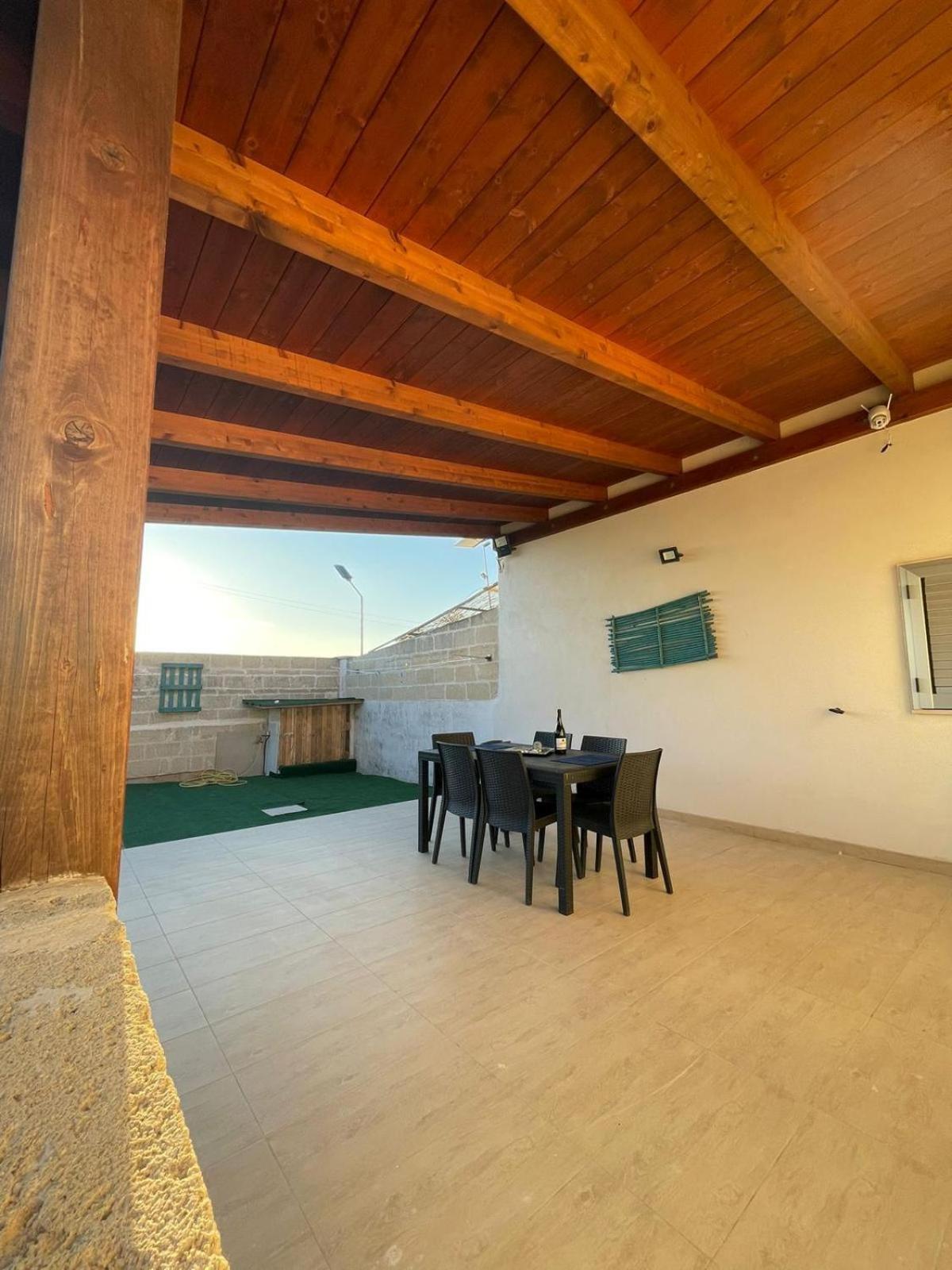 Villa Lu Sole, Lu Mare E Lu Ientu à Torre Lapillo Extérieur photo